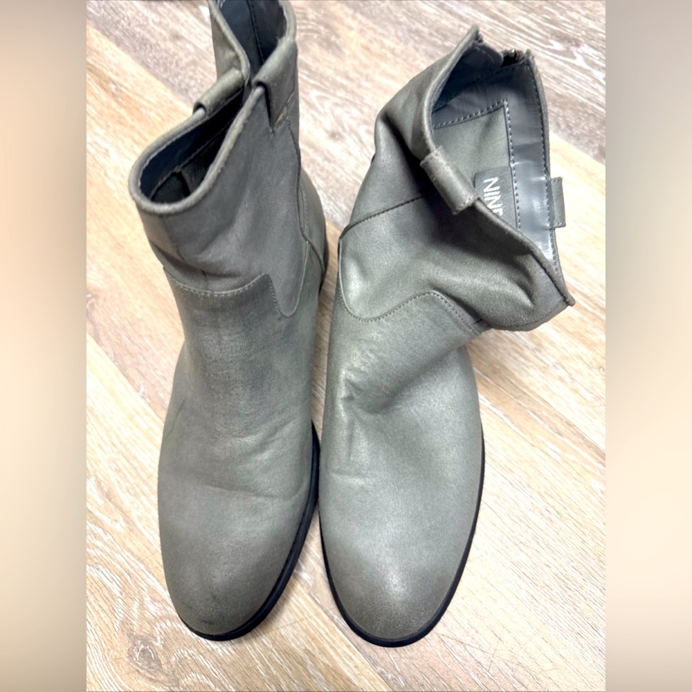 Nine West Solid Gray Size 8.5M Closed Toe Ankle Shaft Zip In Back